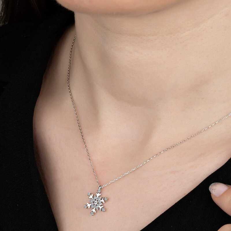 Swarovski%20Taşlı%20Gümüş%20Kartanesi%20Bayan%20Kolye